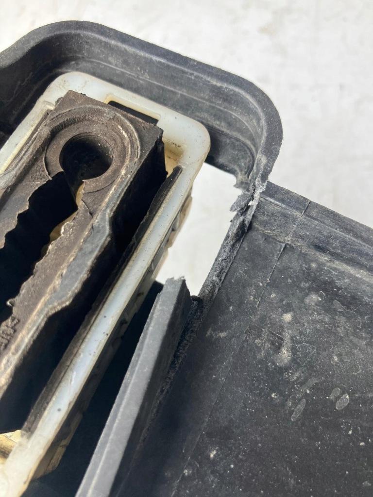 Ремень передний замковый усилитель верхний c4 picasso 2 рестайлинг  9814471380 с Разборки