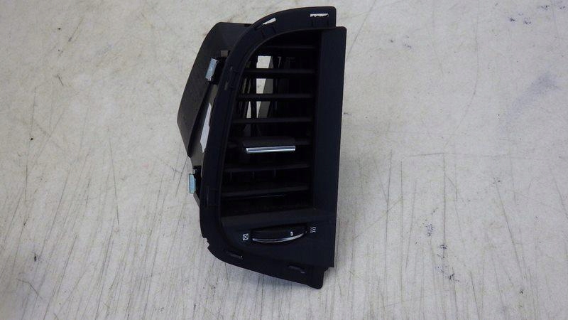 Купить Решётка обдув левая средняя renault megane iv gt line 687515655r