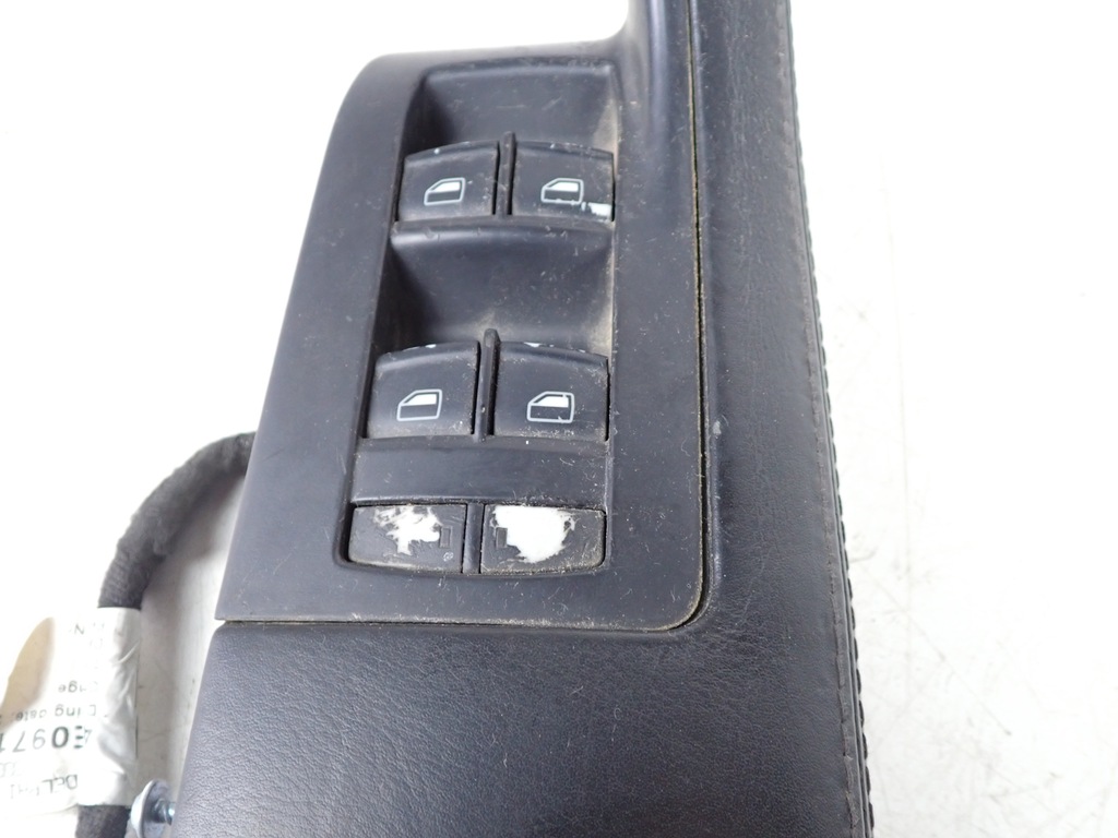 фото №2, Обшивка кронштейн ручка двері лівий перед audi s8 d3 5.2 fsi