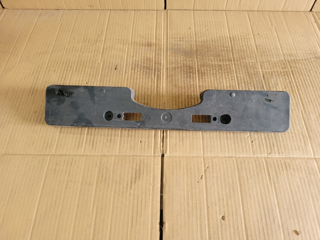 фото №1, Рамка номерного знака регистрационный toyota chr 2016-2020r