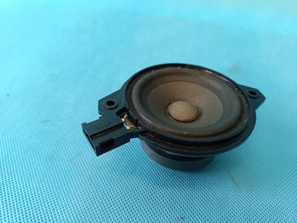 фото №1, Seat leon 4 iv fr combi 2.0 tdi 110kw 2021 r динамик консоли средний