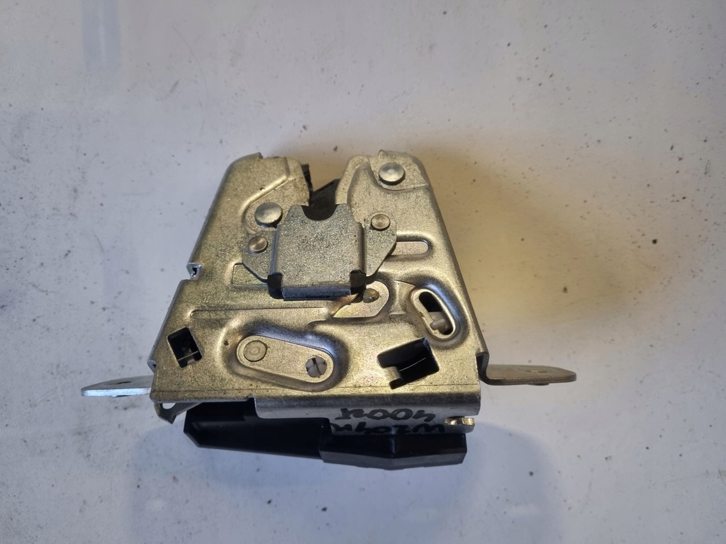 фото №1, Mercedes w204 kombi замок крышки багажника