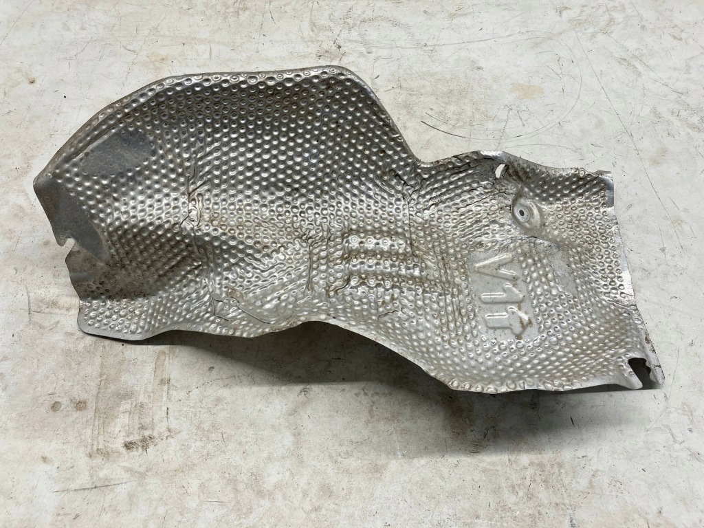 фото №5, Rav4 v гибрид защита тепловая трубы выпускной глушителя