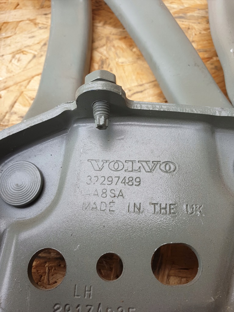 фото №8, Volvo xc40 петлі капот комплект 733