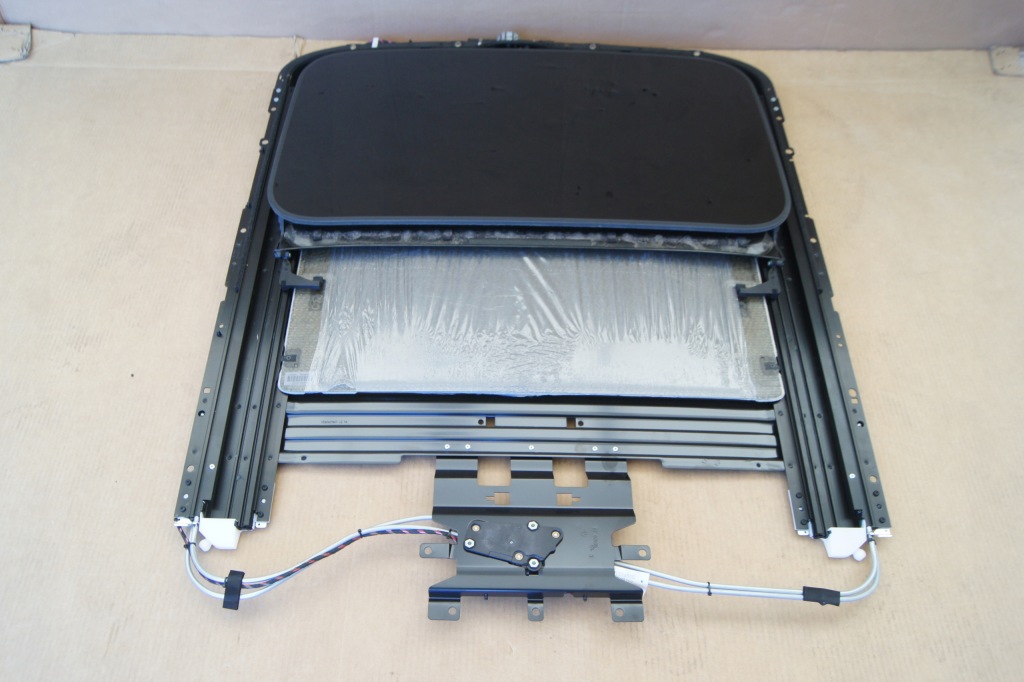 фото №1, Gd audi a8 s8 4h люк 4h0877041d