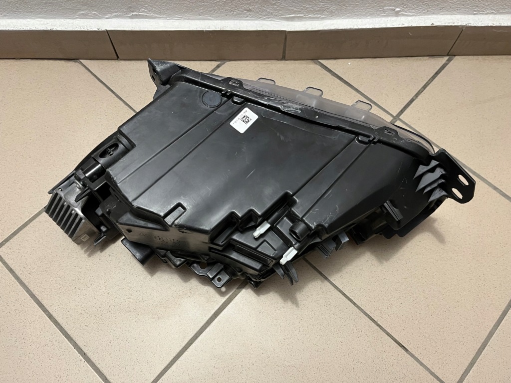 Лампа передняя перед правая volvo xc40 xc-40 mid led 17- 31655990 в Украине