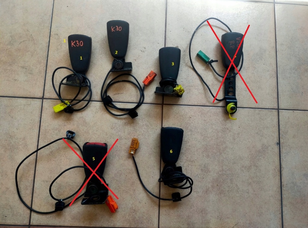 фото №1, Volvo v50 s40 c30 c70 вставка клипса поперечина задняя