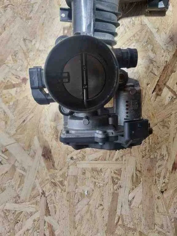 Купити Колектор впускний  bmw 1 f20 7638457 1.5l бензиновий 2017