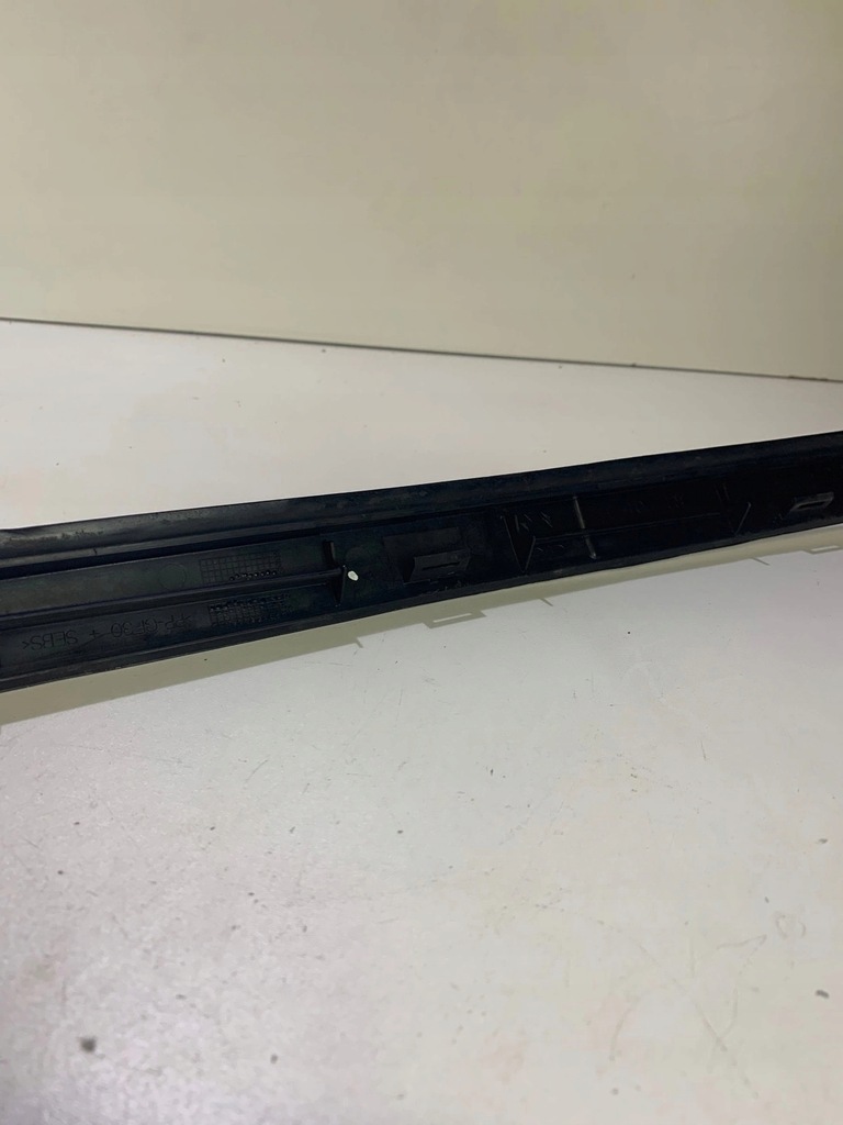 фото №9, Молдинг стекло лобовое правый перед citroen c5 iii x7