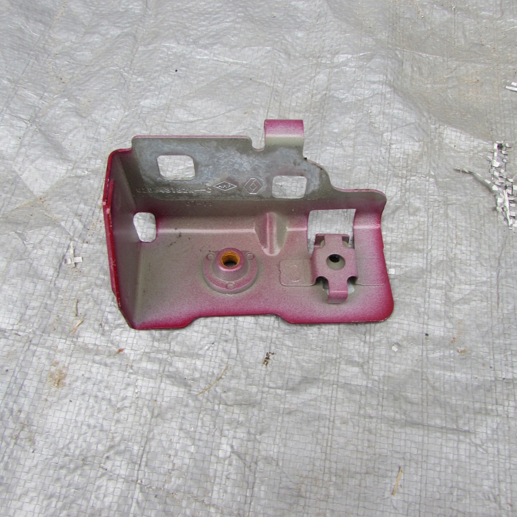 фото №1, Renault zoe кронштейн крила правий перед