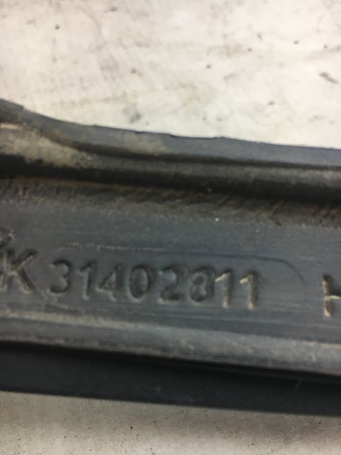 Volvo v60 d2 рейлинги кровельные 31402810 31402811 в Украине