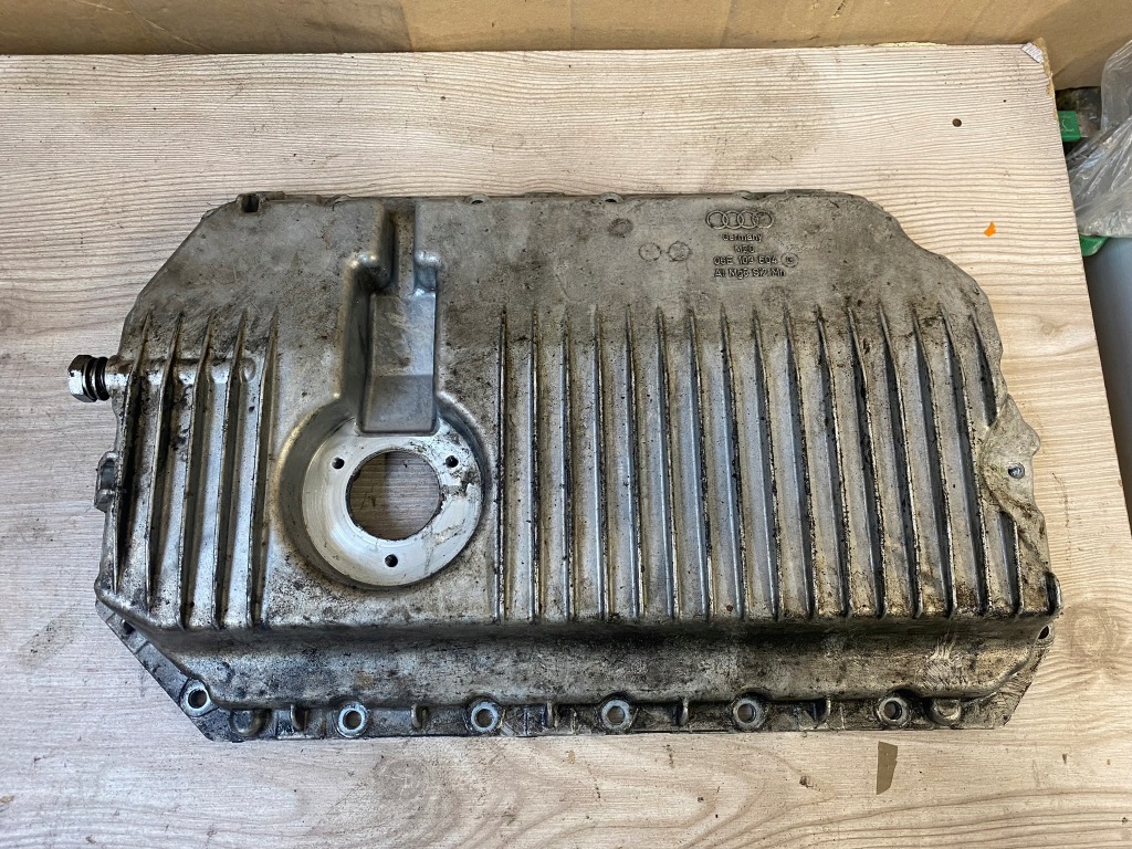 Купити Audi a4 a6 c6 3.2 fsi піддон масляна 06e103604g