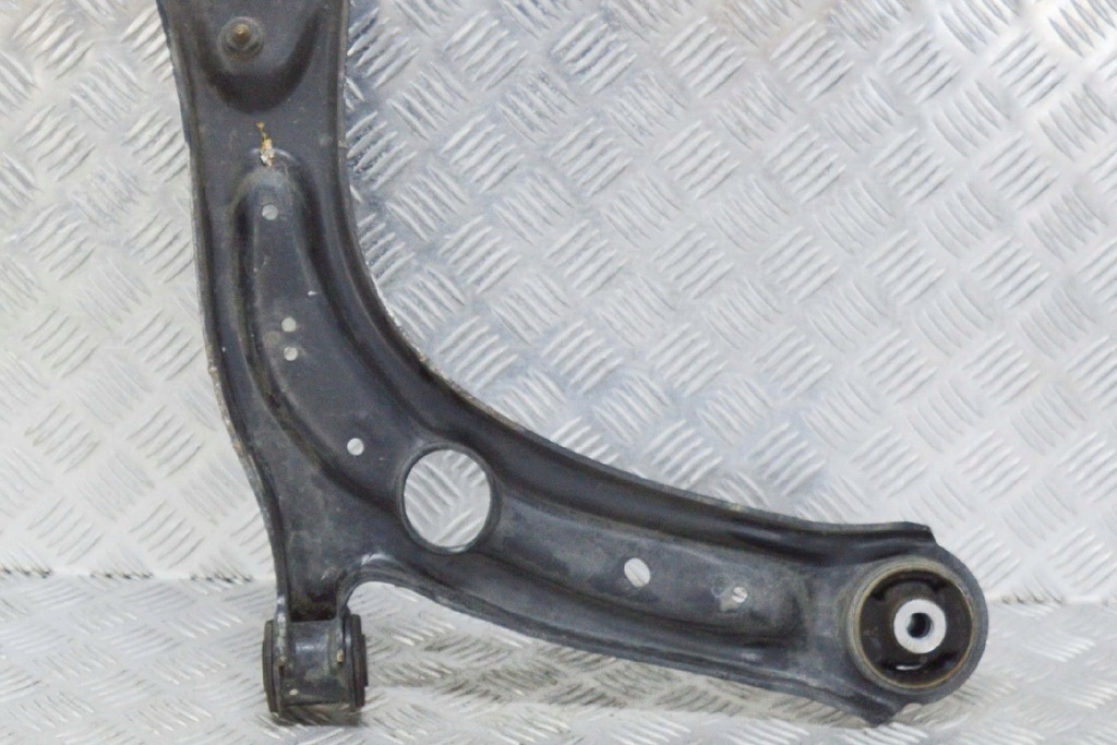 фото №5, Audi q3 8u 2.0 tdi quattro передній правий нижній важіль 110kw 2016