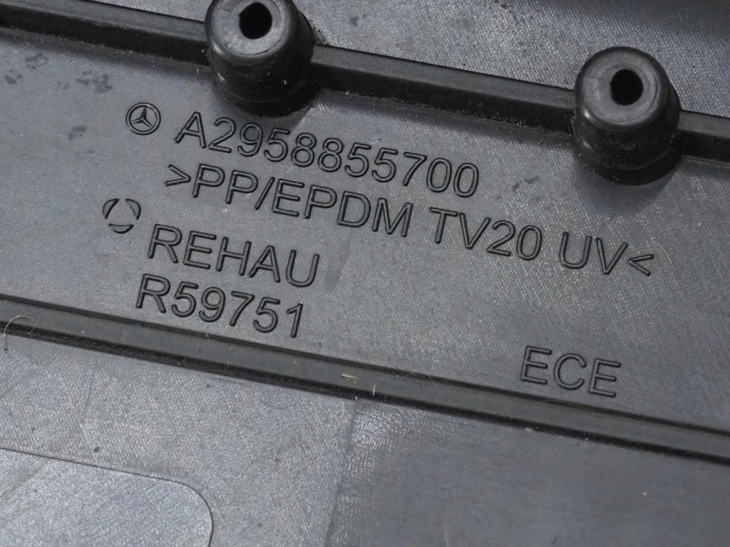 Mercedes eqe рамка pod номерной знак перед a2958855700 в Украине