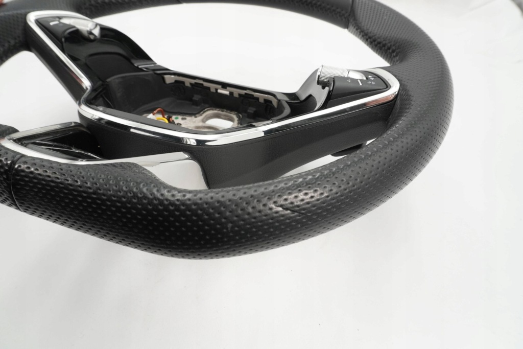 Воздуховод кожаный многофункциональный skoda octavia mk4 5e3419093am в Украине