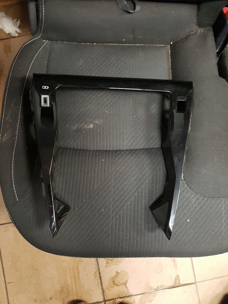 фото №1, Молдинг рамка роз'єм usb peugeot 208 ii