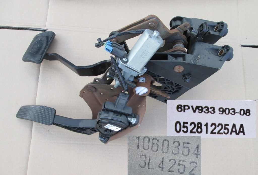 фото №1, Chrysler town country 3.6 педали тормоза моторчик