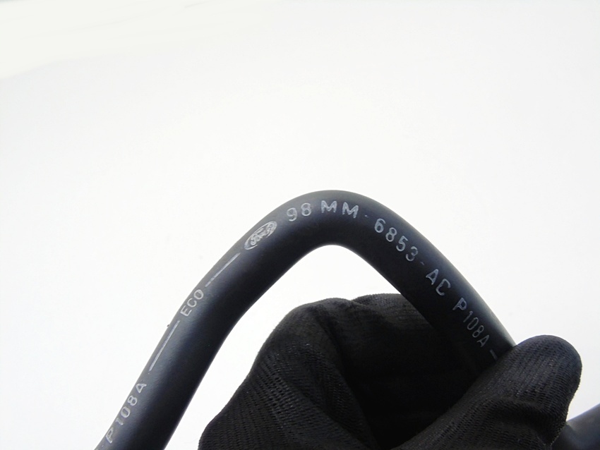 Шланг пабтрубок  вентиляция картера 1.4 1.6 16v focus fiesta fusion puma courier 98mm-6853-ac с Разборки