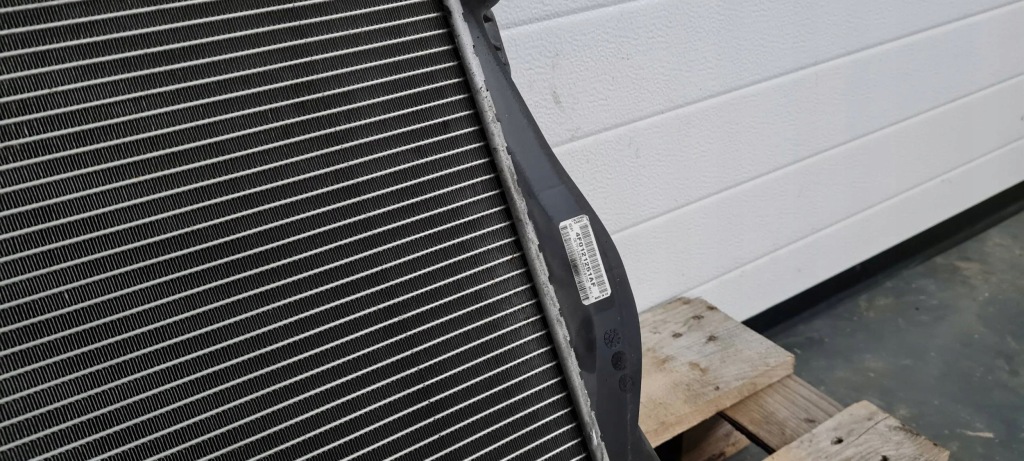 A6 c6 рестайлінг  радіатор води 3.0 tfsi v6 4f0121251af Зі Шроту