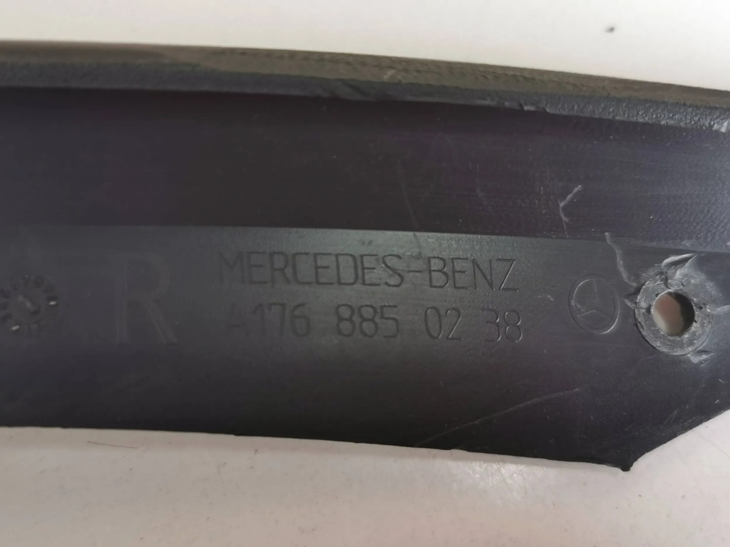 Молдинг, спойлер бампера передній mercedes a-klasa w-176 45 amg права 292. Доставка