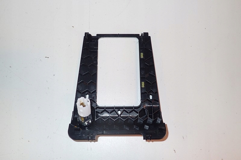 фото №3, Vw t-roc рамка декоративна прикурювач 2ga864263