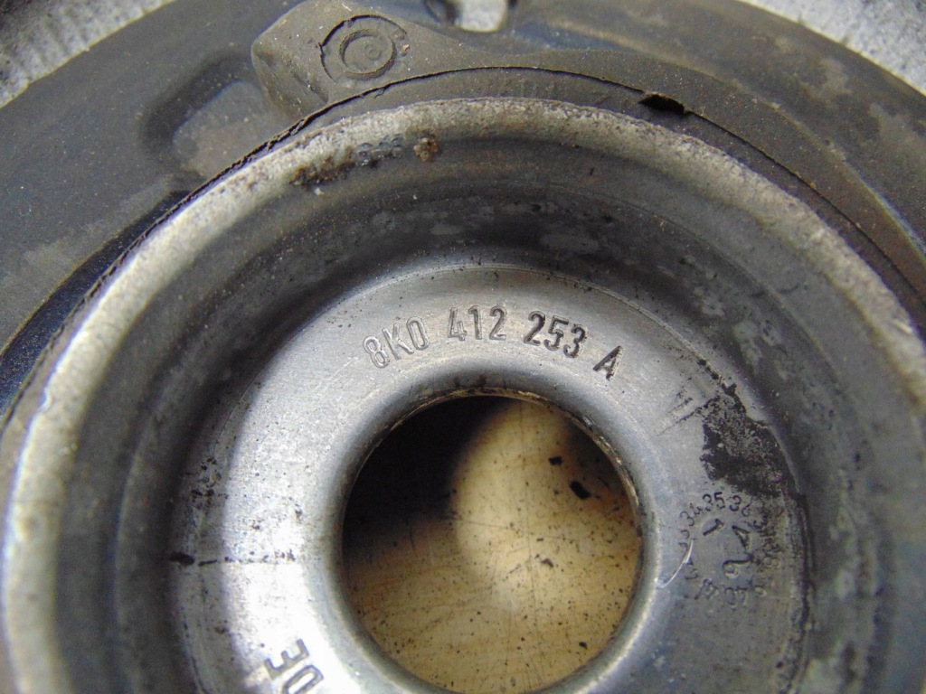 фото №13, Кронштейн амортизатора перед правий audi q4 b8 8k0412253a