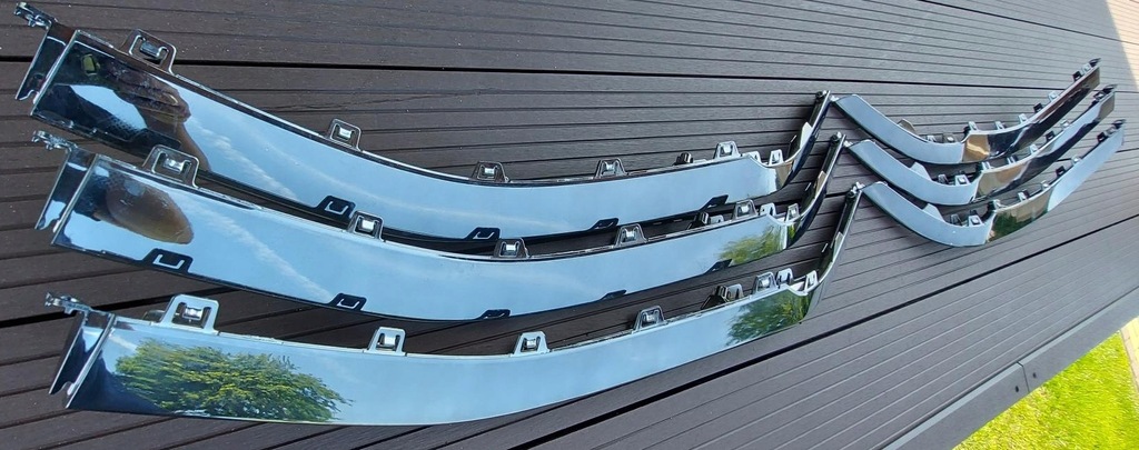 фото №1, Оригинальная молдинг бампера правая перед 86596-n7010