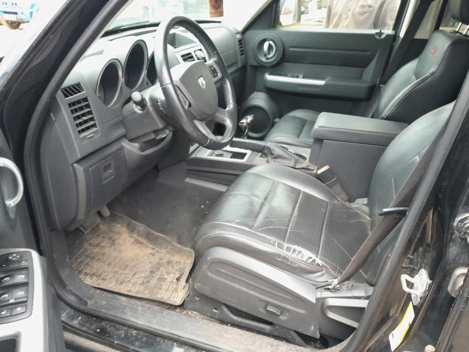 фото №1, Dodge nitro r/t 2007- сиденья подогрев заднее сиденье салон r / t europa