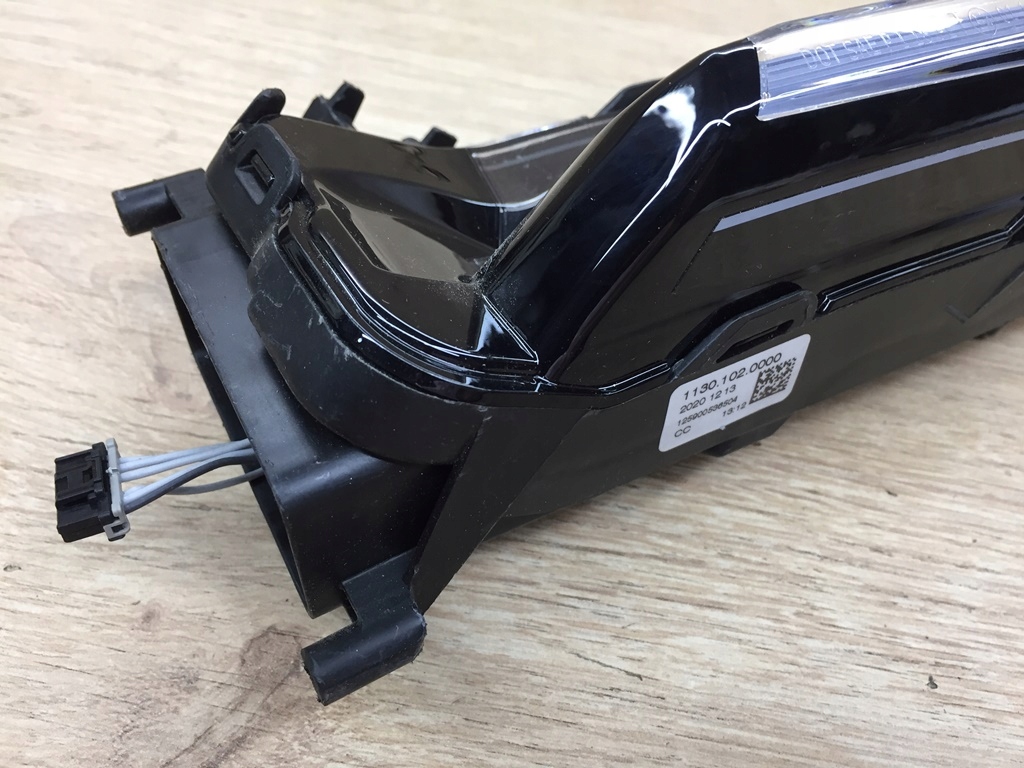 Фара led правый  оригинальный номер porsche carrera 911 1130.002r в Украине