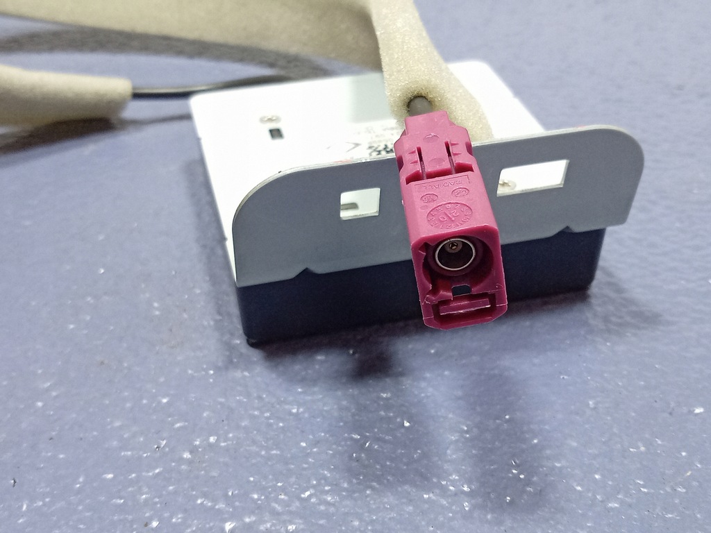 фото №4, Renault clio v 19- антенна gps 282120588r