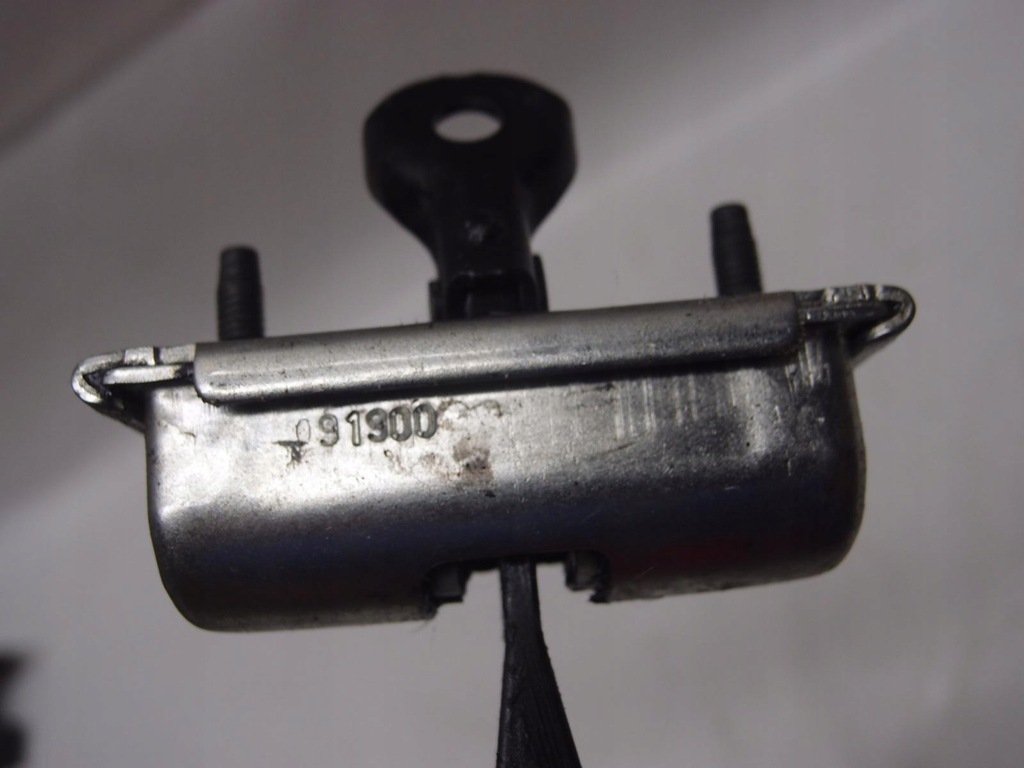 фото №3, Ограничитель дверь правый задняя galaxy mk4