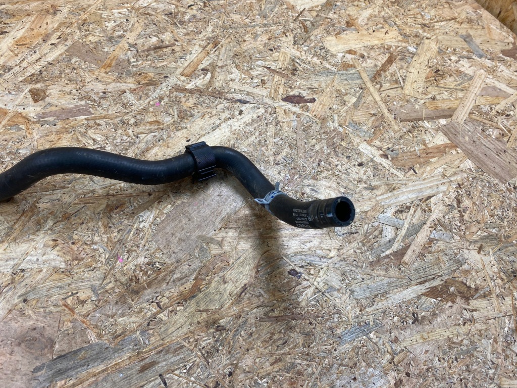 Пабтрубок  труба шланг воды volvo xc40 2 32222095 2017- Оригинал