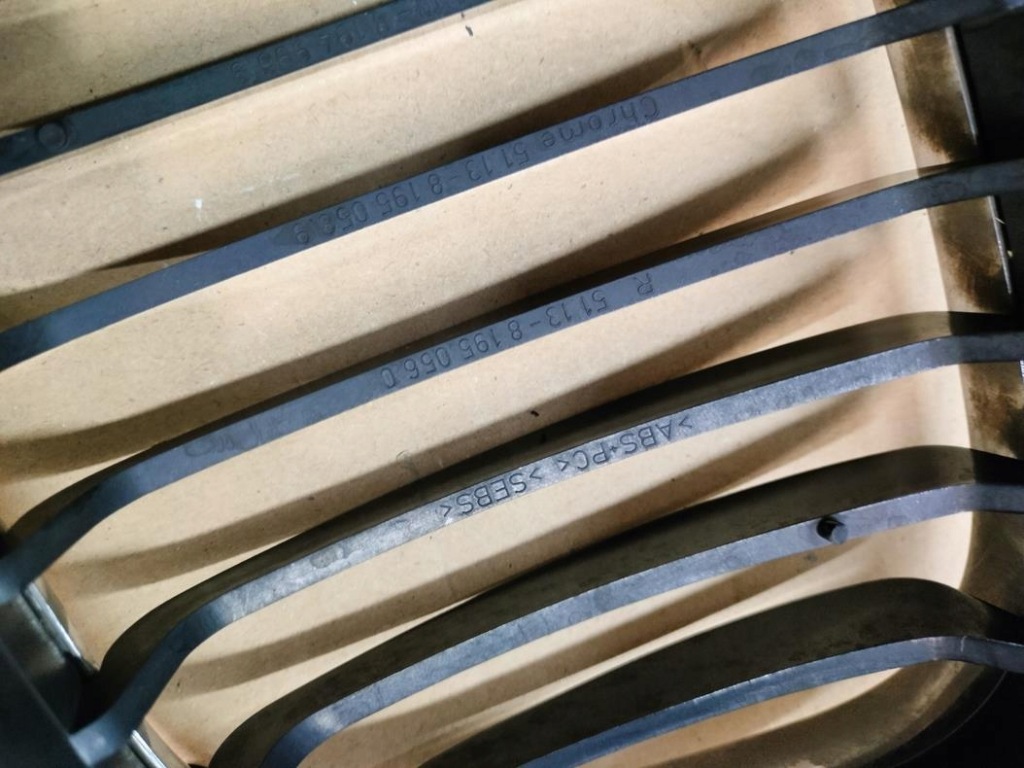 фото №4, Решётка радиатора правая bmw e46 оригинал