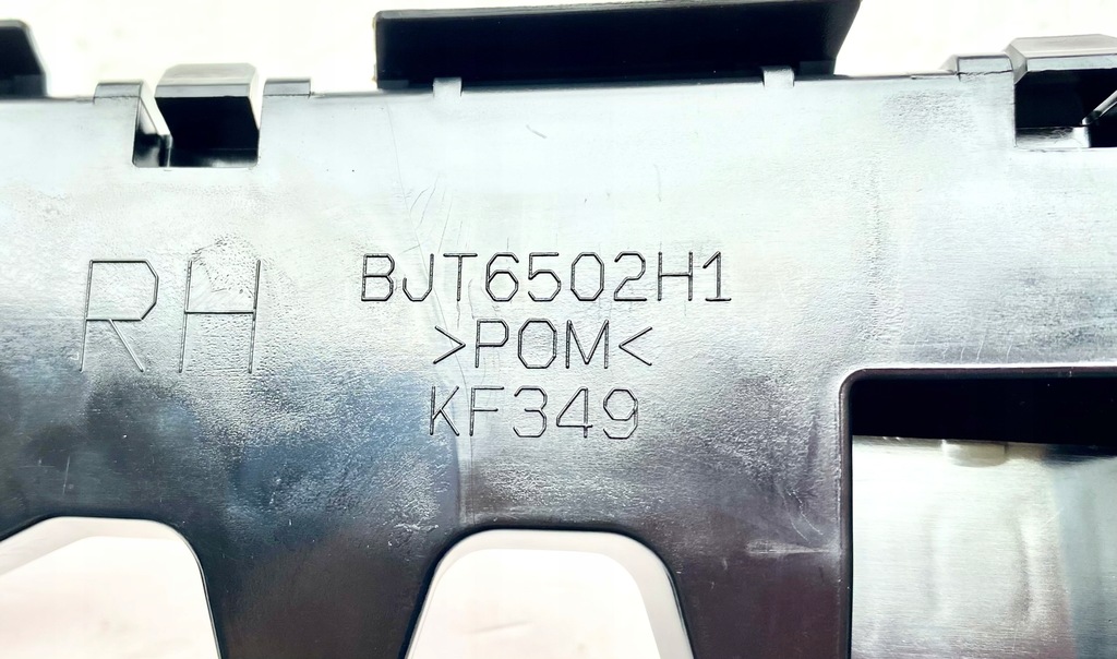 фото №11, Mazda 3 bm 2013 - 2018 напрямна кронштейн кронштейн бампер задня правий r новий оригінальний номер