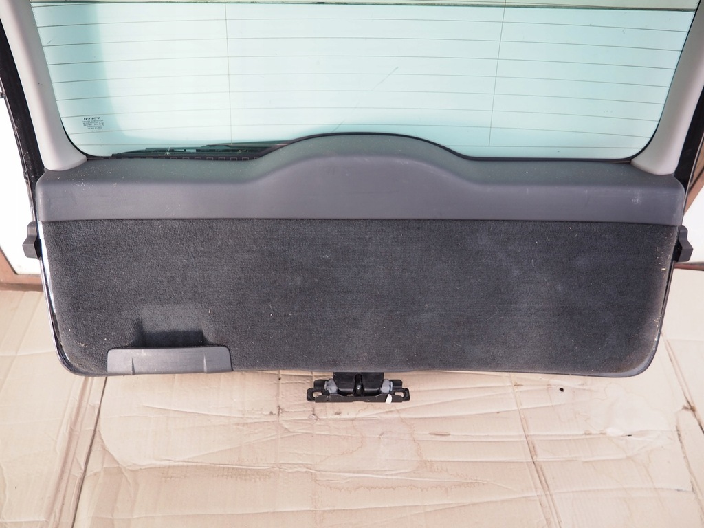 фото №6, Volvo v50 крышка багажника задняя задняя багажника с стекло цвет 019 чёрный