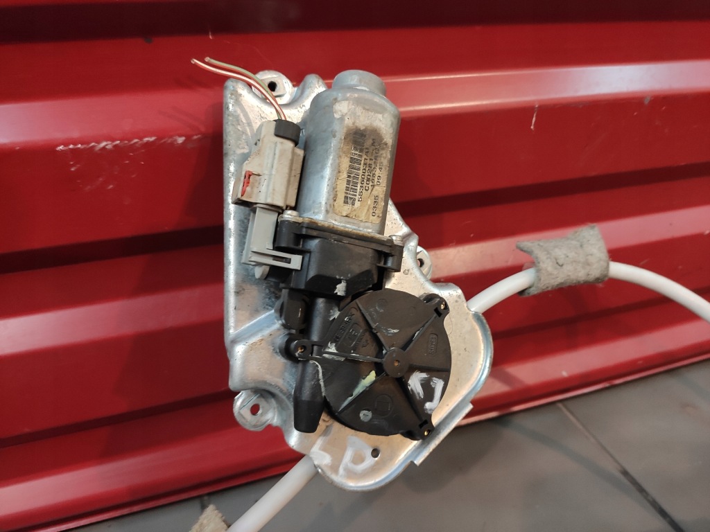 Jeep cherokee kj рестайлінг  2.8 crd механізм скло ліве перед підйомник в Україні