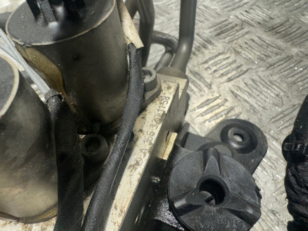 Блок насоса клапанів mercedes ml 166 a1663201158 Зі Шроту