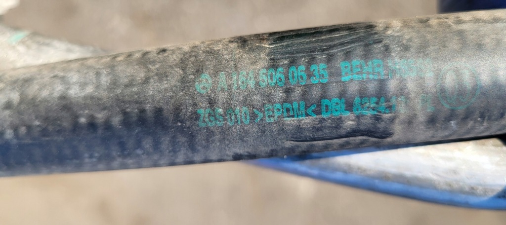 Шланг води патрубок трубка mercedes ml w164 v6 320 cdi оригінальний номер Зі Шроту