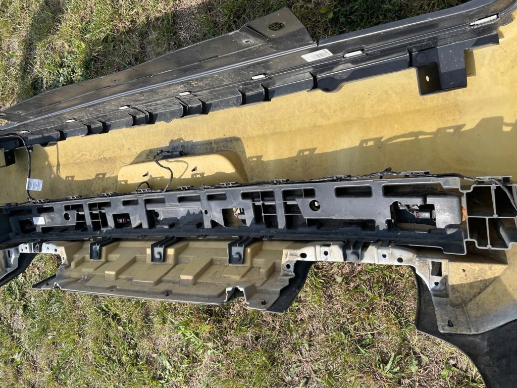 Dodge challenger 2015+ бампер задний задний комплектный  датчики pdc с Разборки