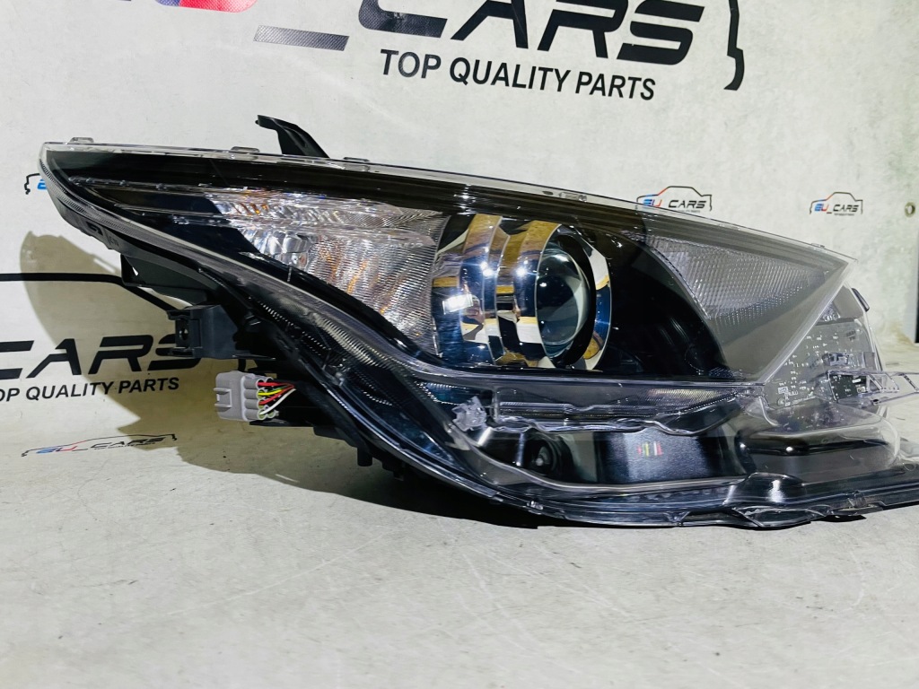 Toyota auris 2 рестайлінг  фара правий перед лінза led 2015-2019 рік Оригінал