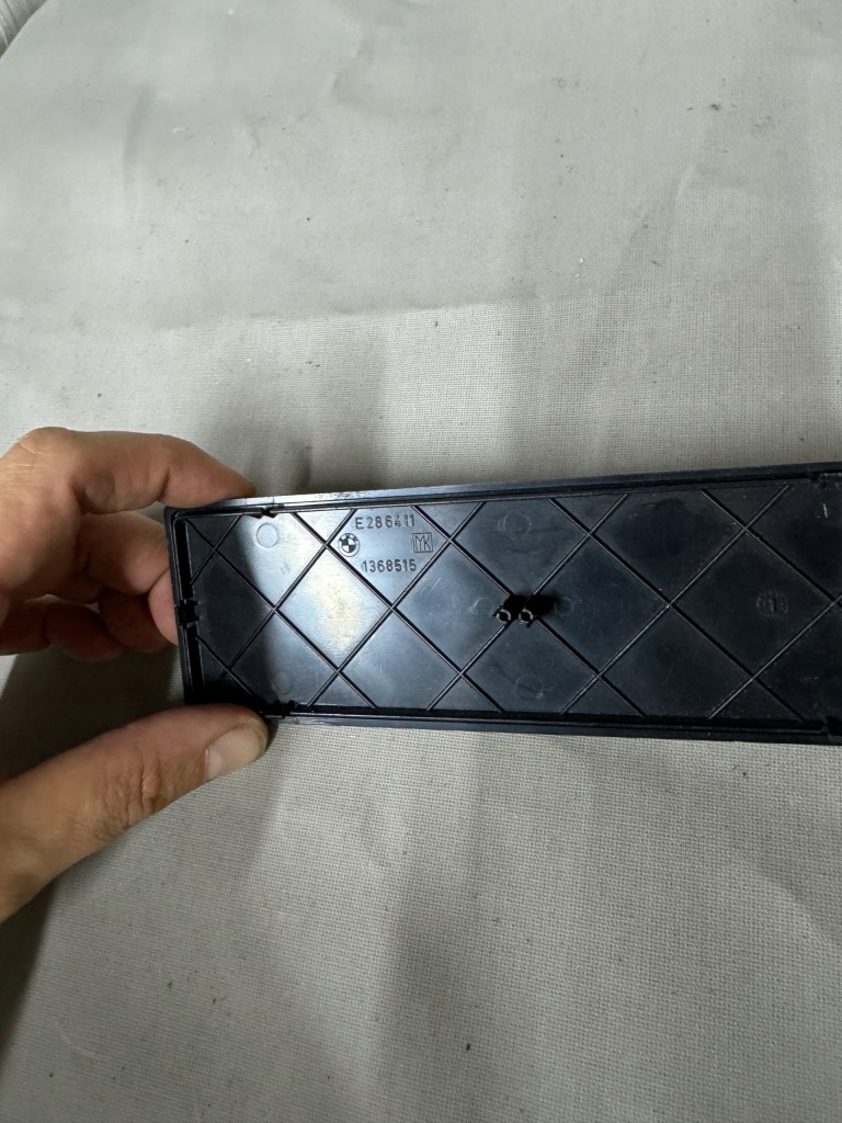 Оригинальная заглушка радио bmw e28 e30 1368515 Доставка