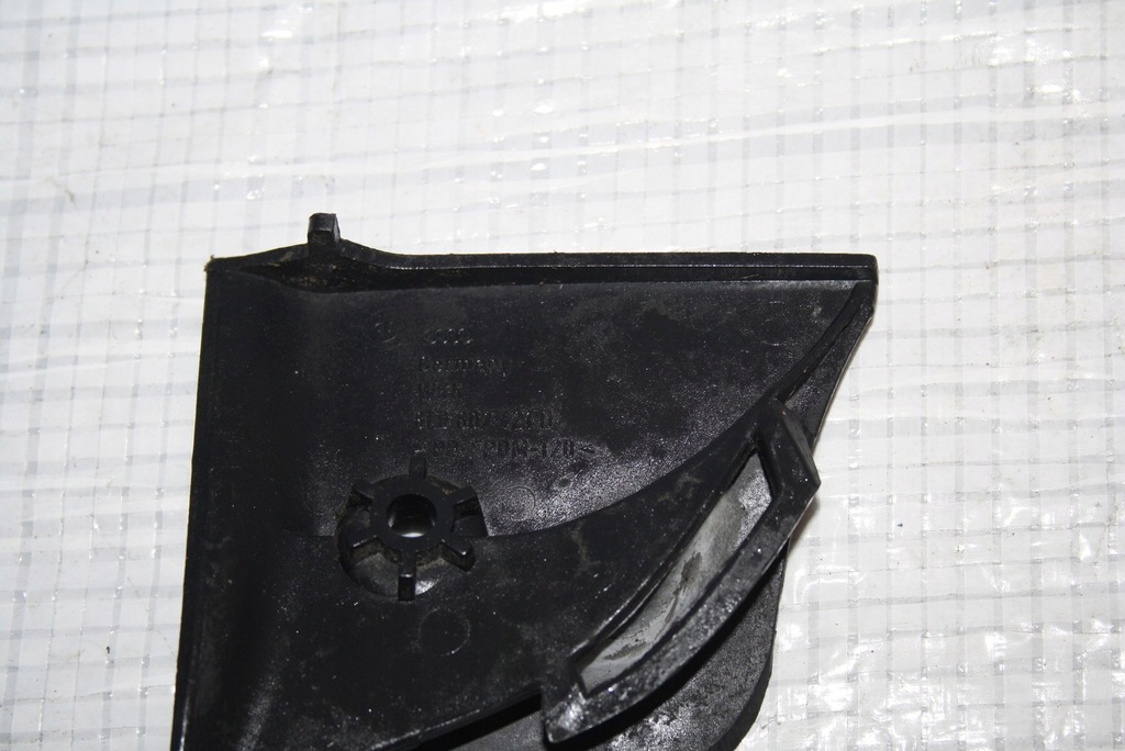 фото №14, Audi a3 8l заглушка бампера правый задняя 8l0807421d