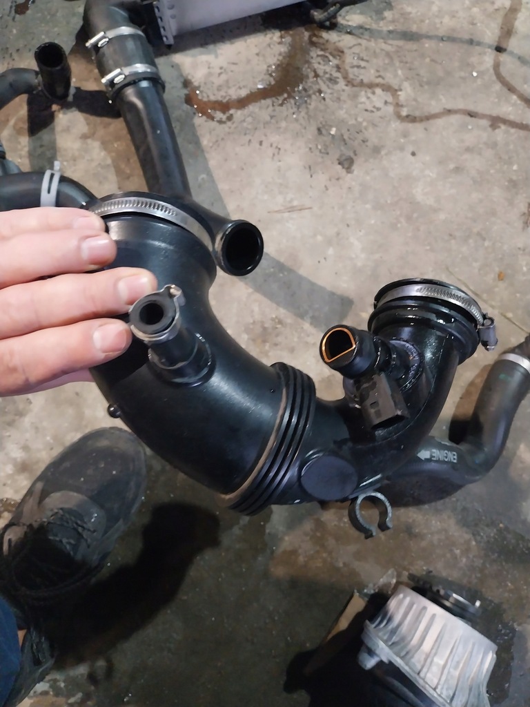 фото №1, Mercedes w205 2.0 cgi 274920 труба турбины воздуха шланг интеркулер