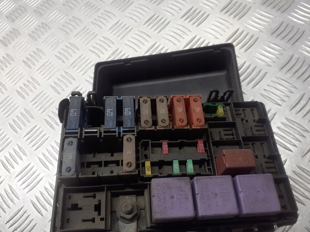 фото №3, Коробка запобіжників renault espace iv 1.9 dci 8200525478