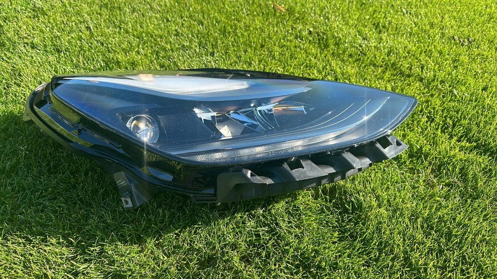 Tesla 3 рестайлінг  y 21- фара передня правий full led Доставка