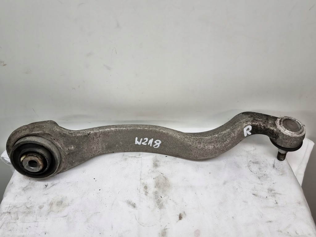 Купити Mercedes w218 важіль перед правий