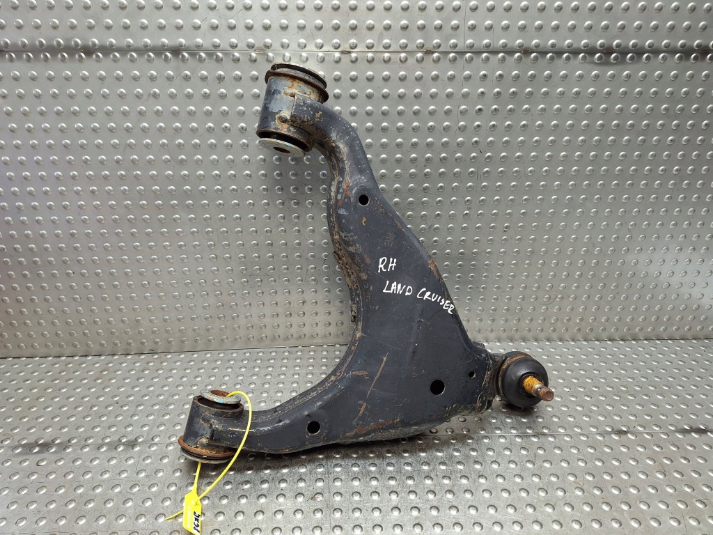 фото №1, Рычаг правый перед toyota land cruiser 150 09-13