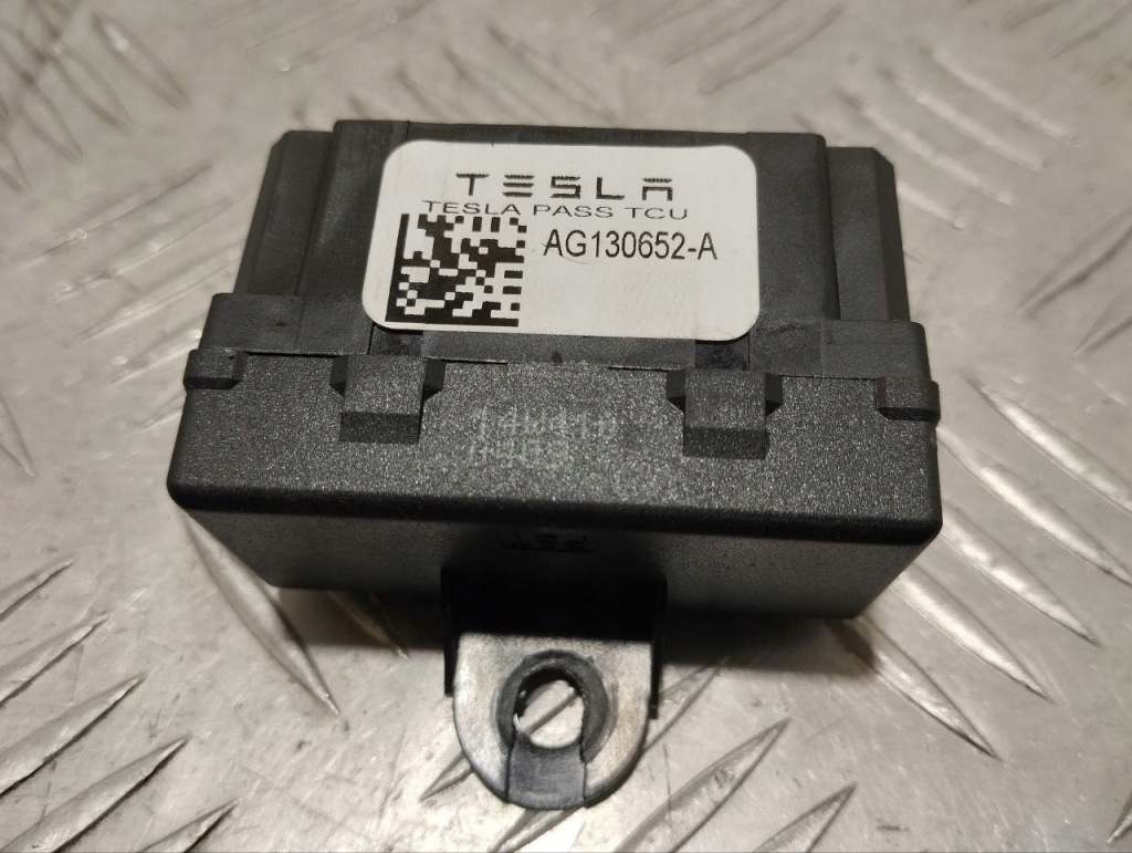 Купить Tesla model s 2013 модуль / реле подогрев сидений ag130652