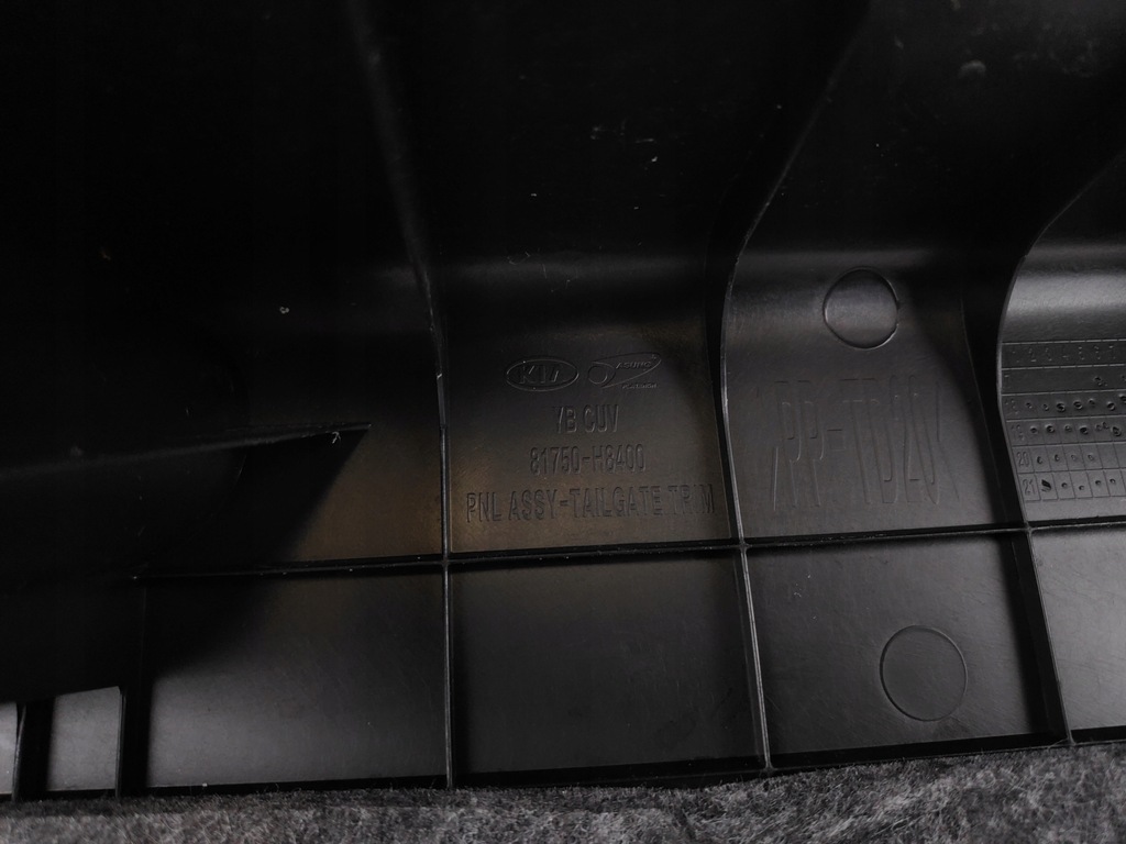 фото №13, Kia stonic защита обивка крышки багажника задняя 81750-h8400