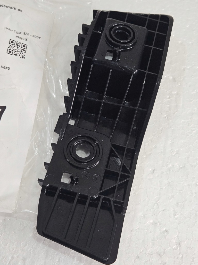 Купить Tesla model y кронштейн направляющая 1493771-00-b